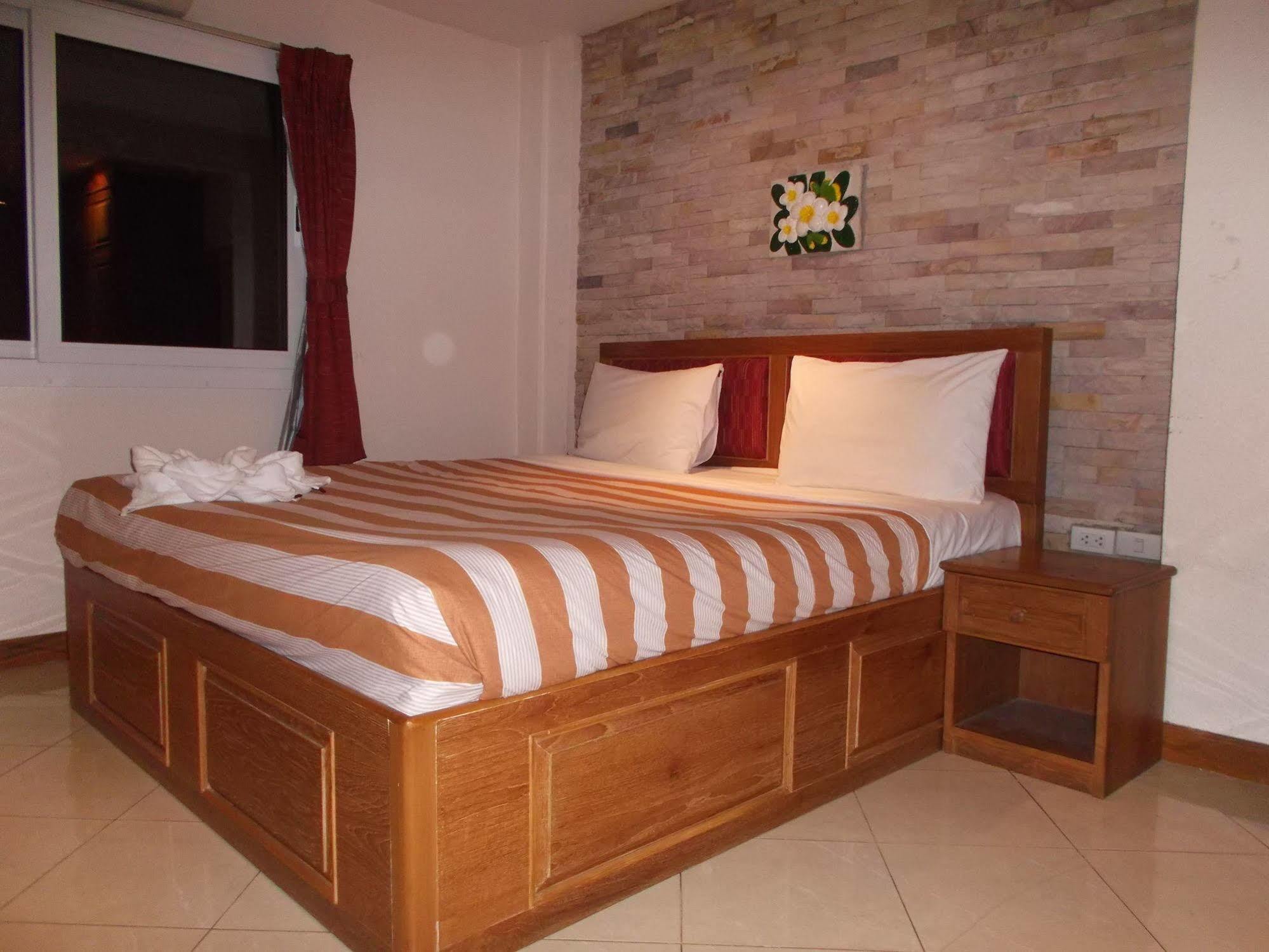 Chaiyapoon Inn Pattaya Εξωτερικό φωτογραφία